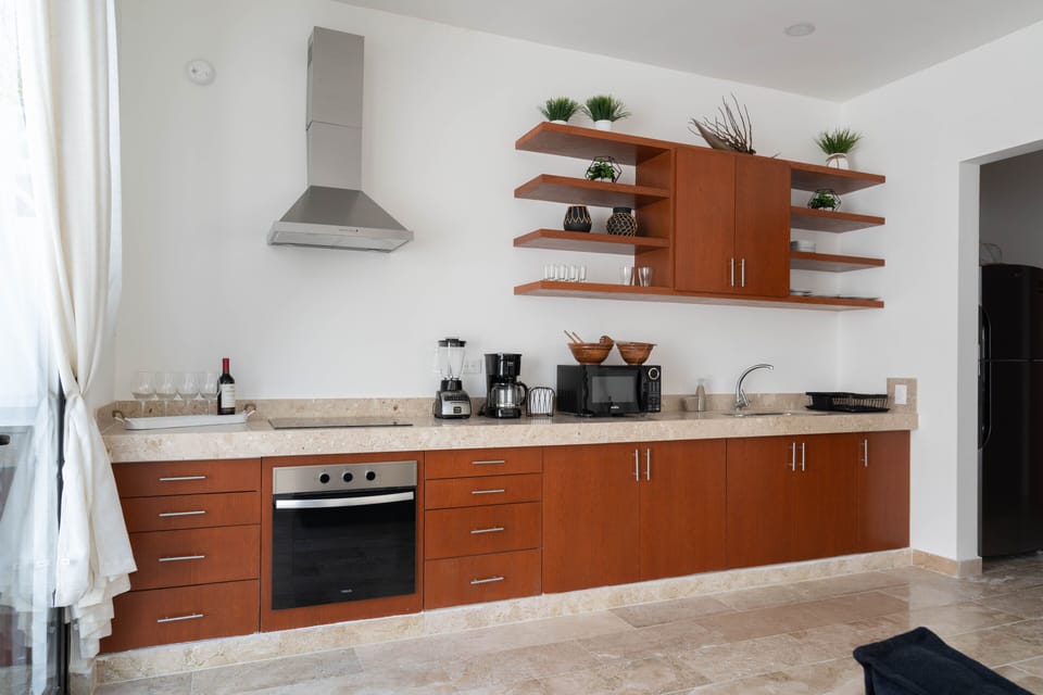 Equipped kitchen steps from BBQ & non-heated jacuzzi area