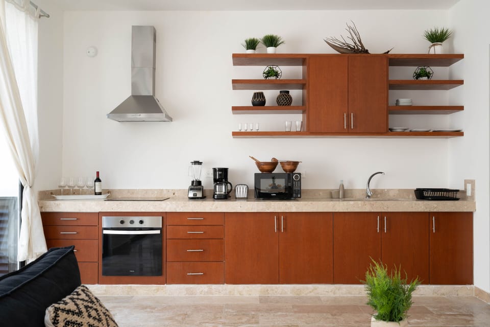 Equipped kitchen steps from BBQ & non-heated jacuzzi area