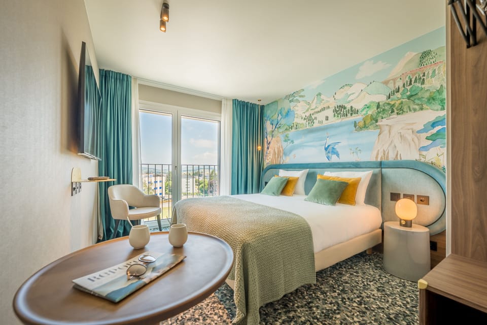 Luxe | Minibar, in-room safe, blackout drapes, soundproofing