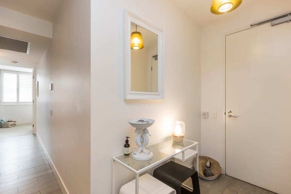 Entry reception to apartment