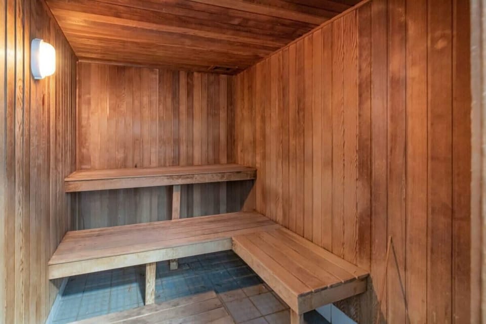 Sauna + Steamroom
