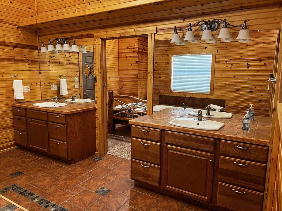 Double vanities and bathroom access for bedroom 2