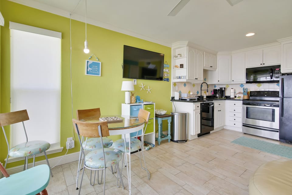 Condo (2 Bedrooms) | Property amenity