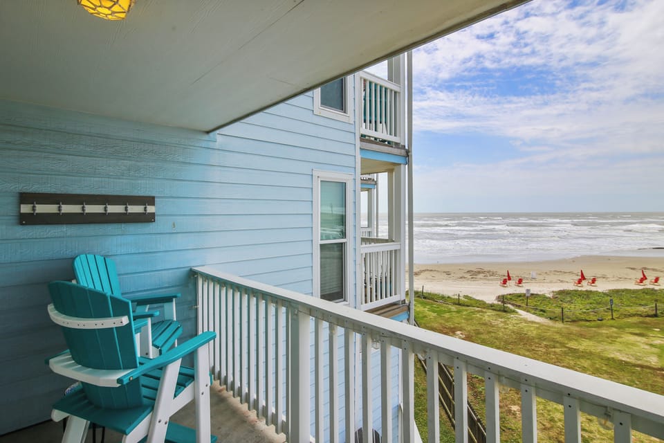 Condo (2 Bedrooms) | Front of property