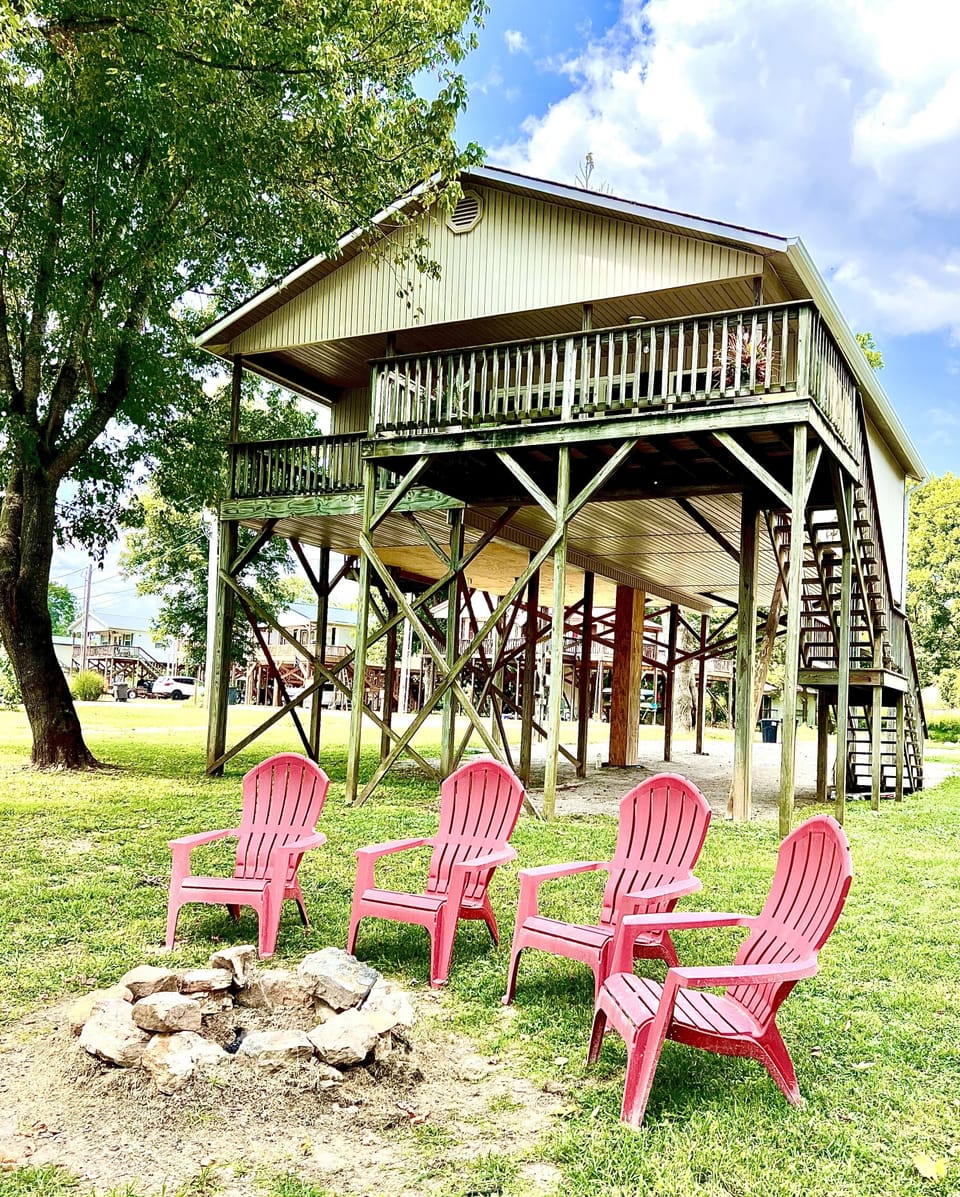 Relax by the water, on the deck, or inside with great wifi and coffee.