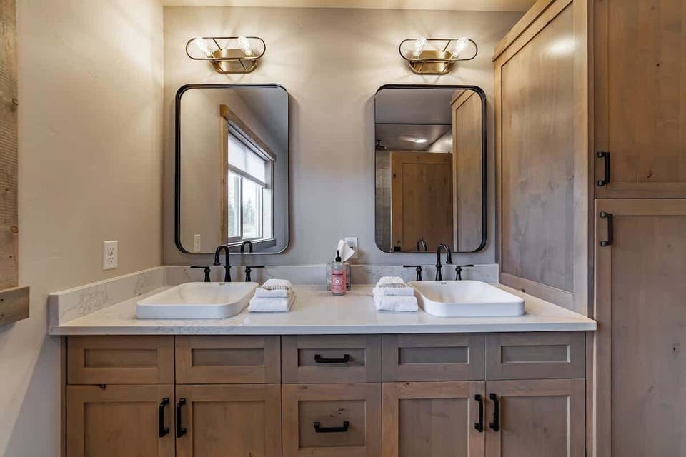 Upstairs Master bath... Montana rustic at it's best.
