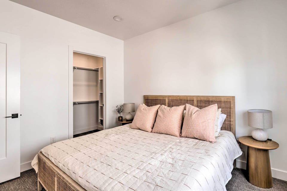Bedroom 2 | Pack 'n Play Available