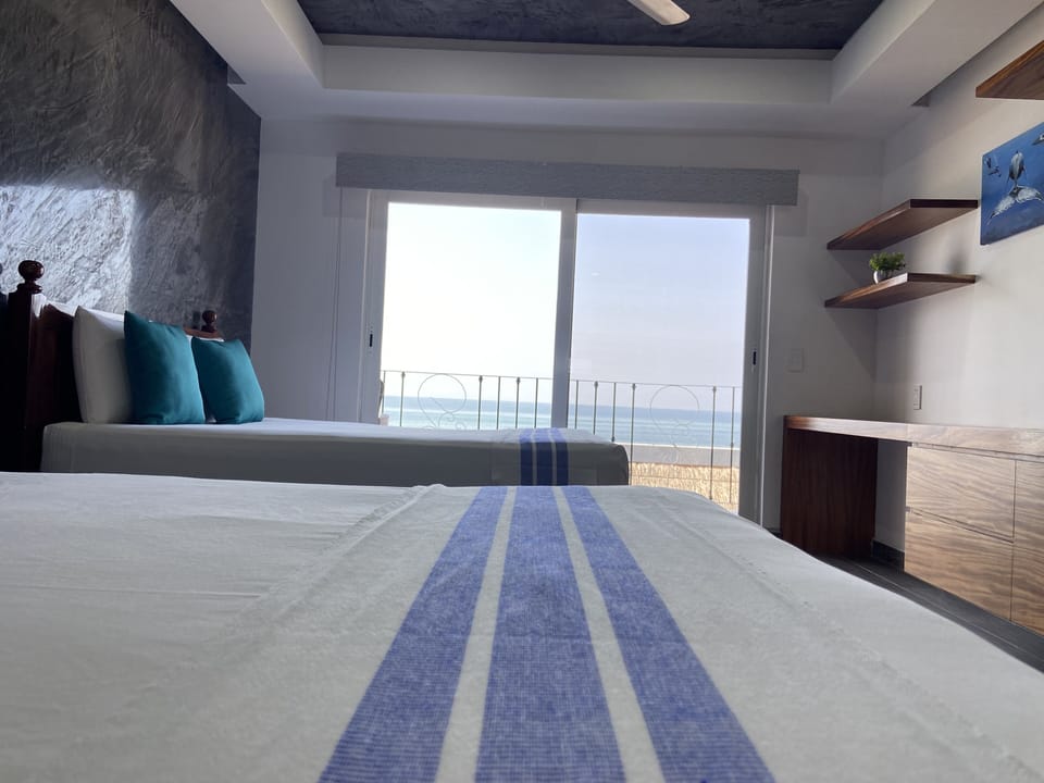 Panoramic Room | Minibar, free WiFi, bed sheets