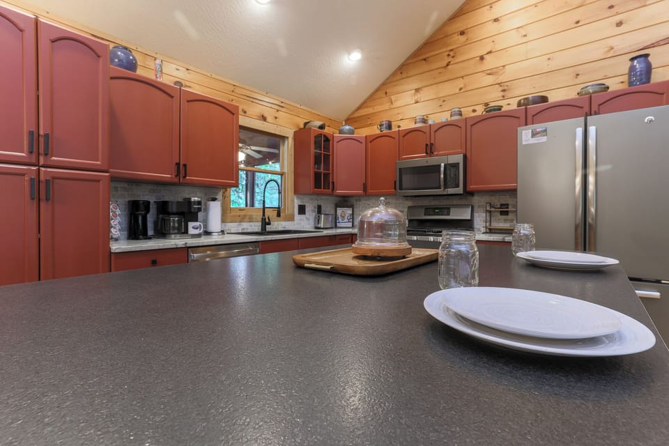 Beautiful Kitchen with Everything You Need to Cook
