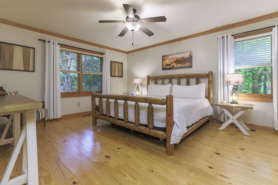 Luxurious King Master Suite with Private Bathroom