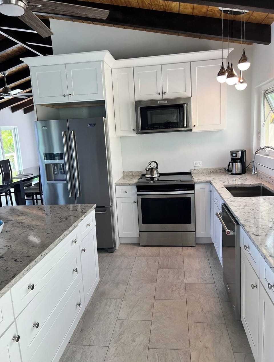 Full gourmet kitchen!
