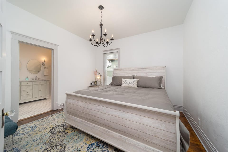 Master bedroom
