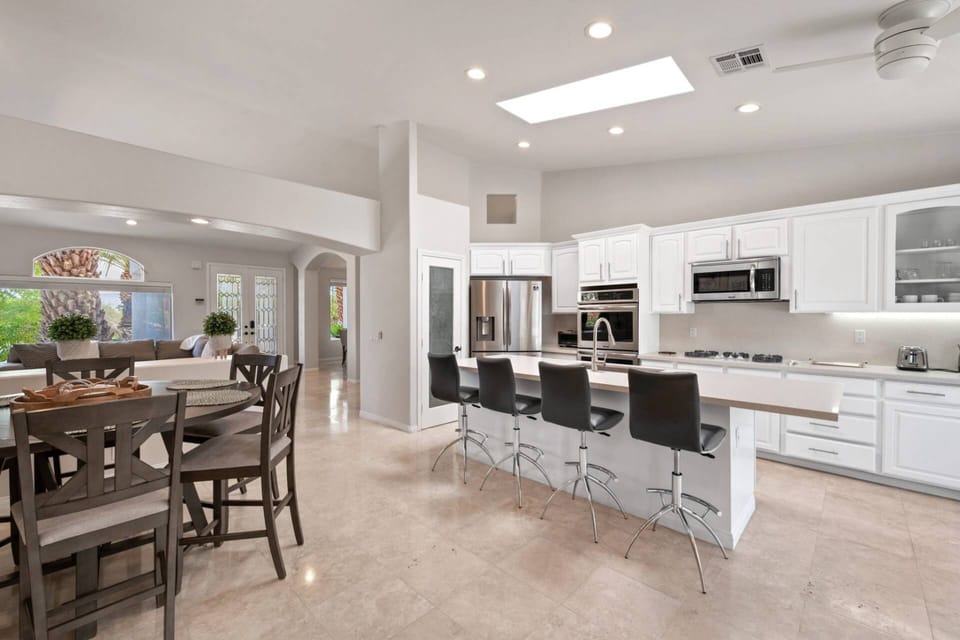 Plenty of Seating for Entertaining Guests
