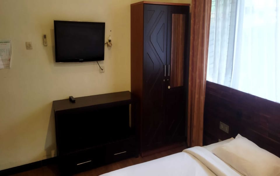Superior Double Room | Desk, bed sheets