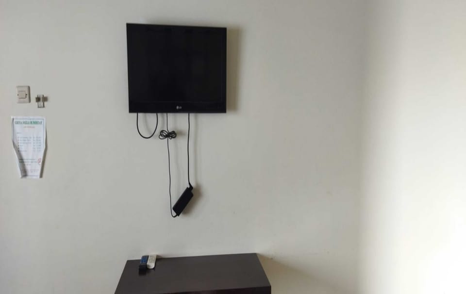 Standard Twin Room | Desk, bed sheets