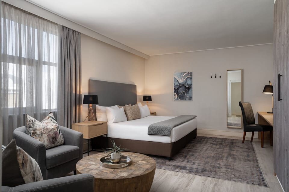 Suite, 1 King Bed | Egyptian cotton sheets, premium bedding, Select Comfort beds, minibar