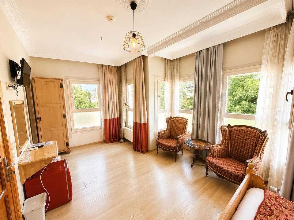 Comfort Double Room | Minibar, WiFi (free), bed sheets