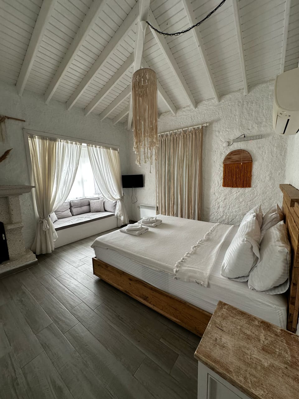 Grand Room | Minibar, free WiFi, bed sheets