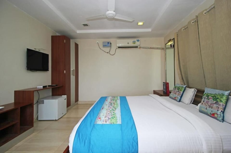 Luxury Room | Free WiFi, bed sheets