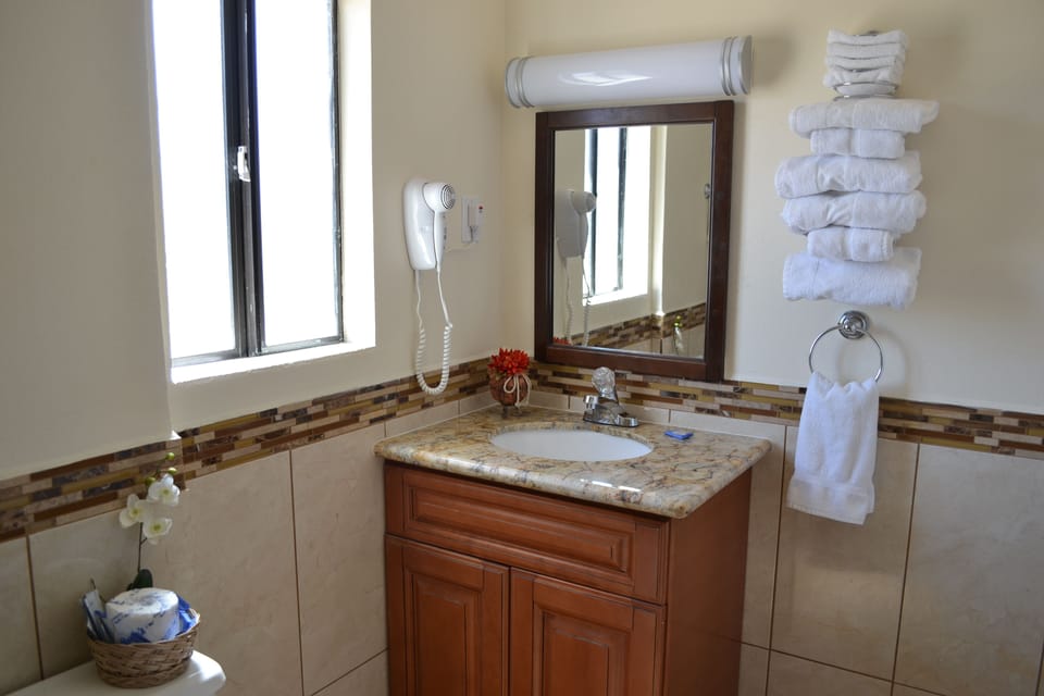 Family Room, 2 Bedrooms, Kitchen | Bathroom sink