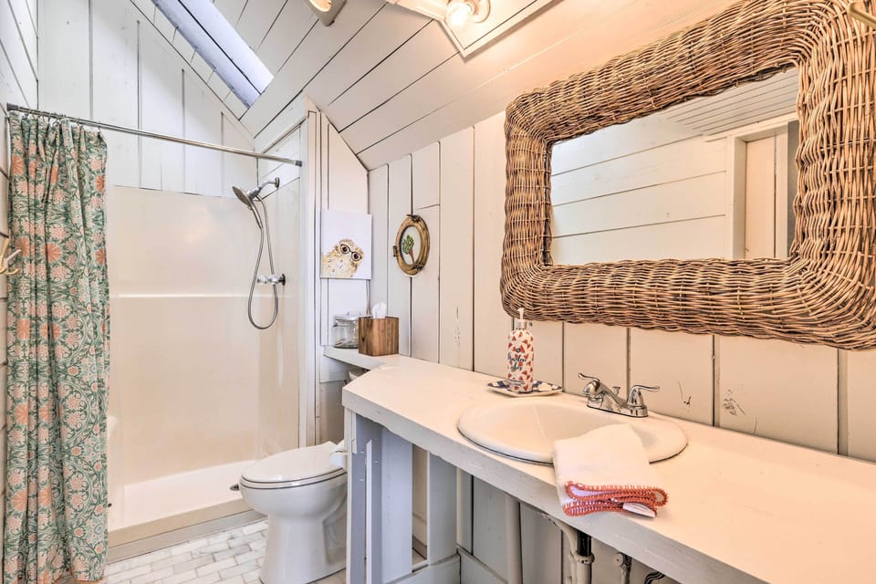 Full Bathroom | Hair Dryer