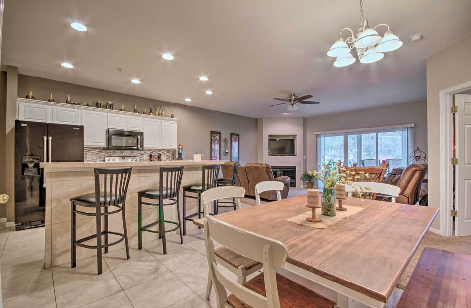 Dining Area | Central A/C