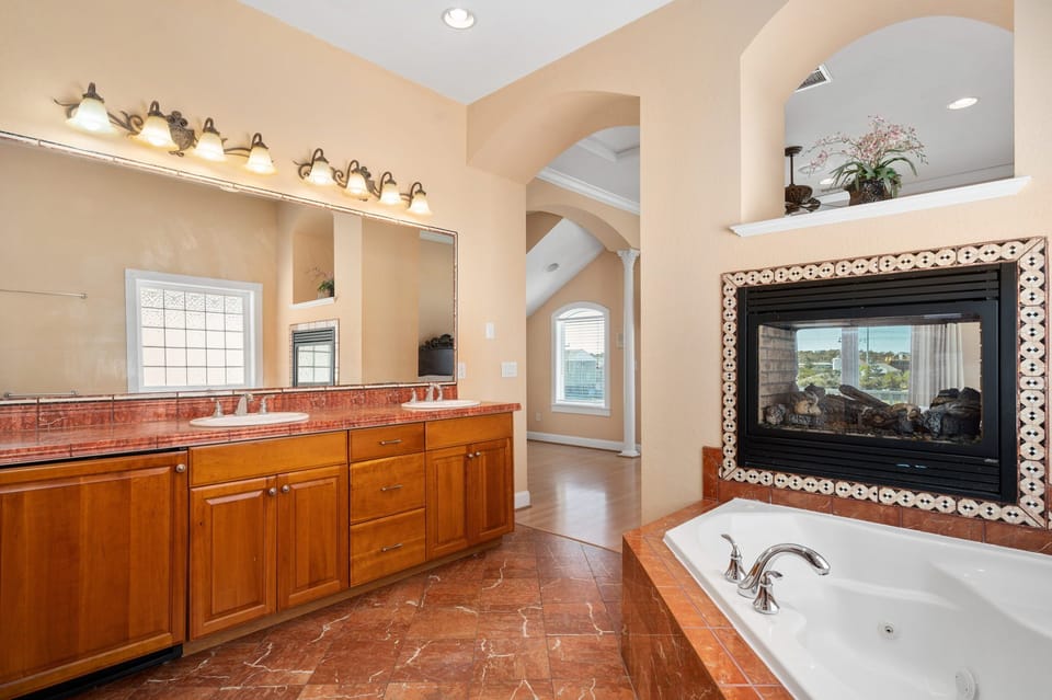 Third Level King En Suite Bathroom