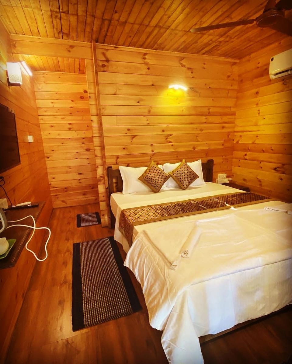 Minibar, iron/ironing board, free WiFi