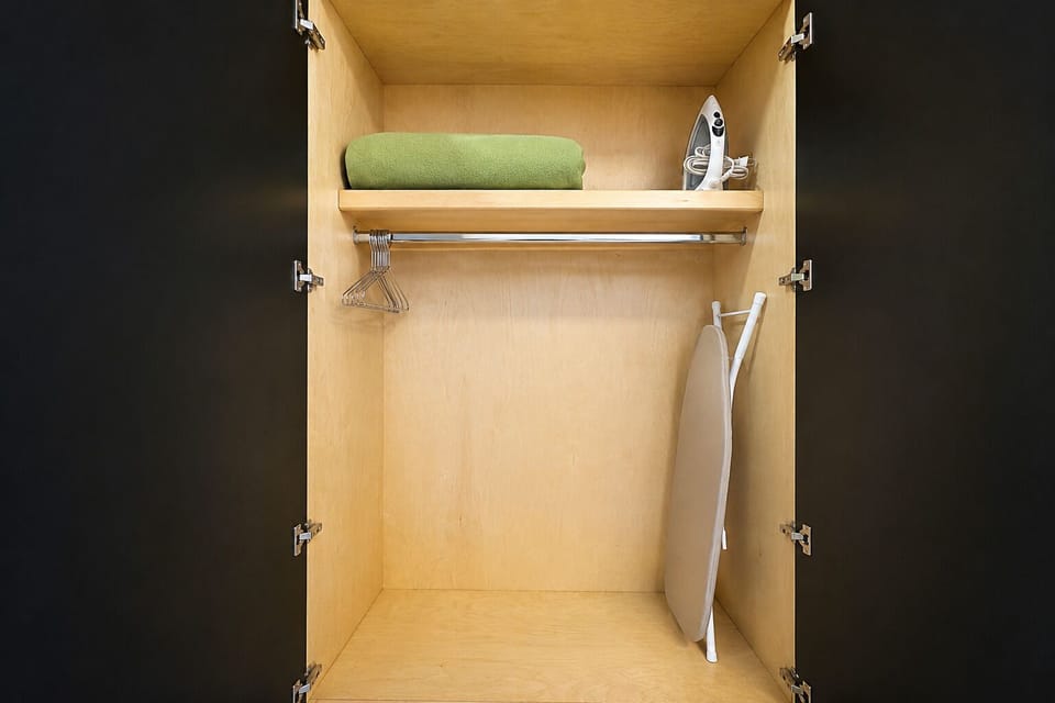Laptop workspace, blackout drapes, iron/ironing board, free WiFi