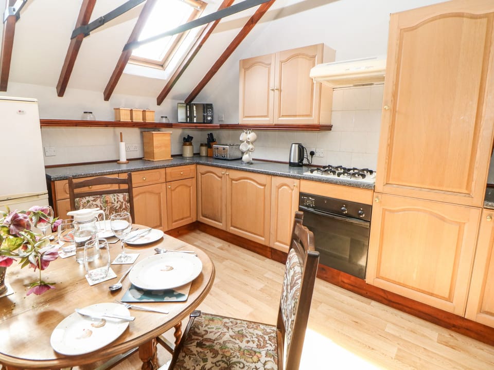 Cottage | Private kitchen | Fridge, microwave, dishwasher, electric kettle