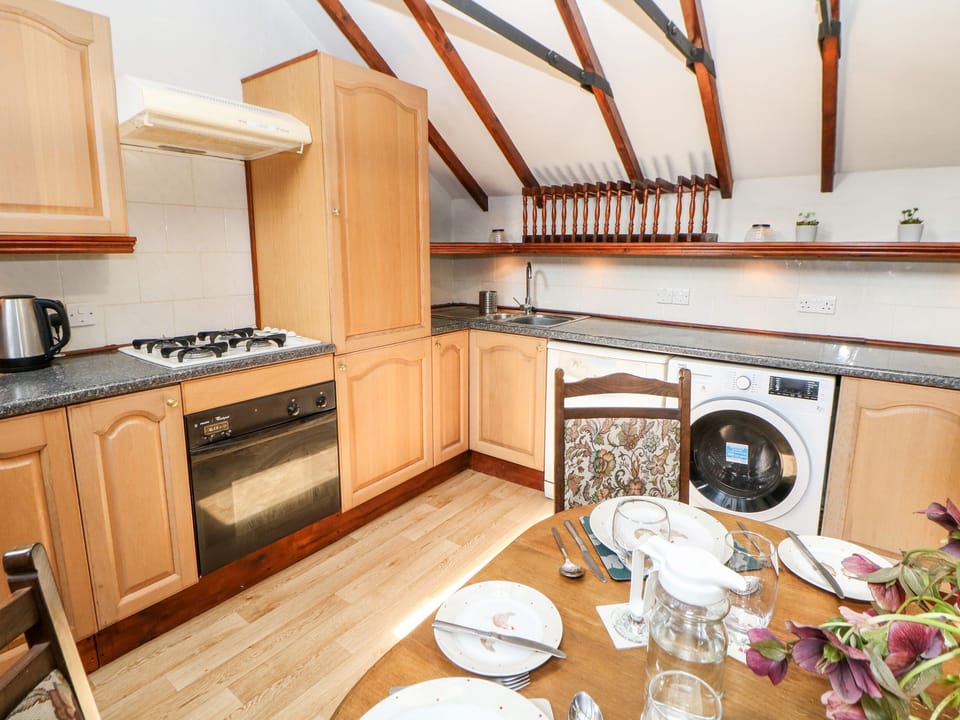 Cottage | Private kitchen | Fridge, microwave, dishwasher, electric kettle