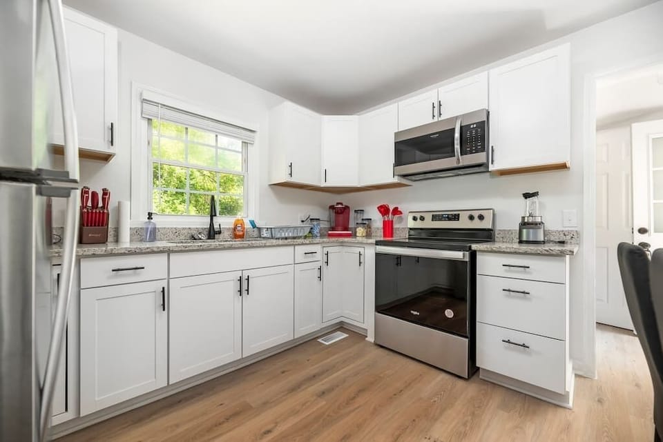 Kitchen with new cabinets, granite countertops & fully stocked kitchen