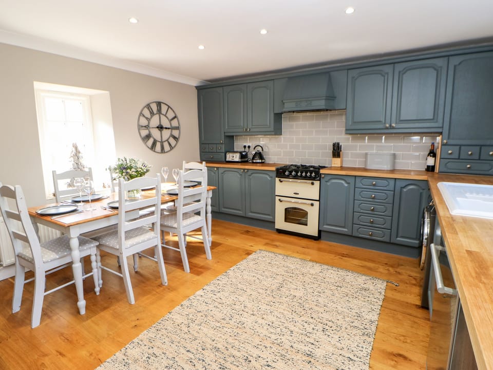 Cottage | Interior