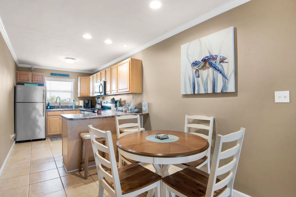 Dining table seats 4