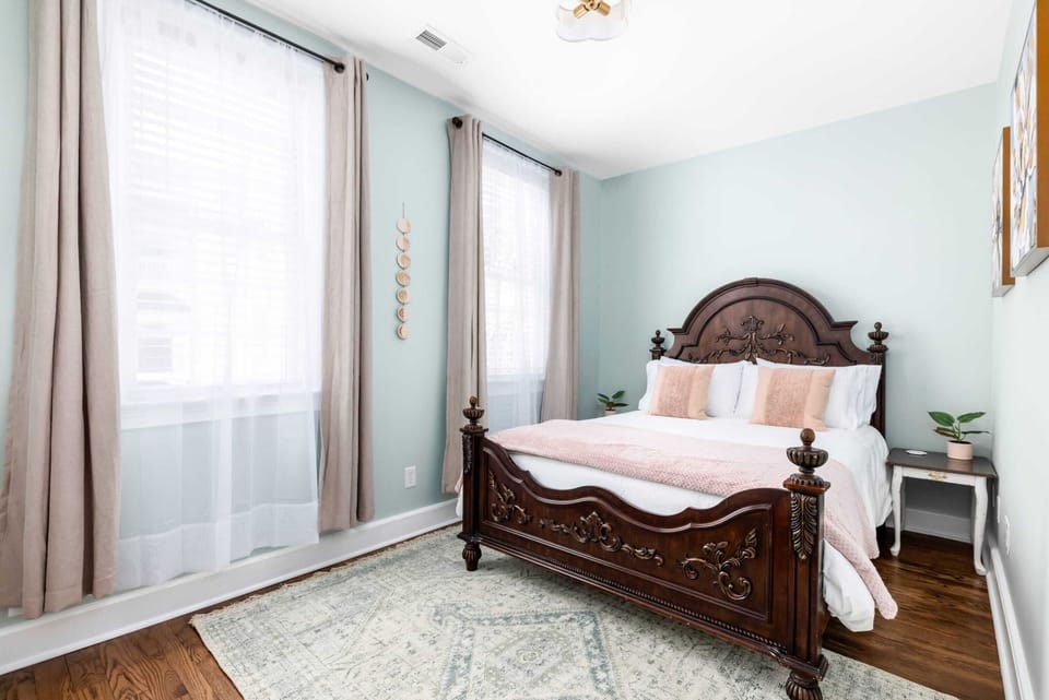 Bedroom 3: Queen Bed with Saatva Mattress