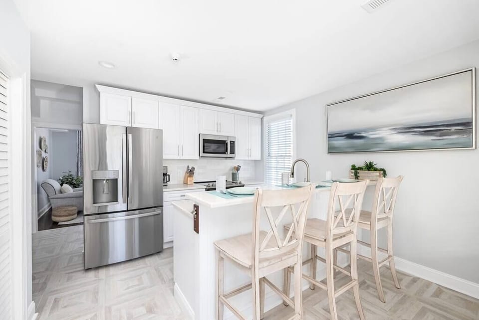 Stainless Appliances, Quartz Countertops