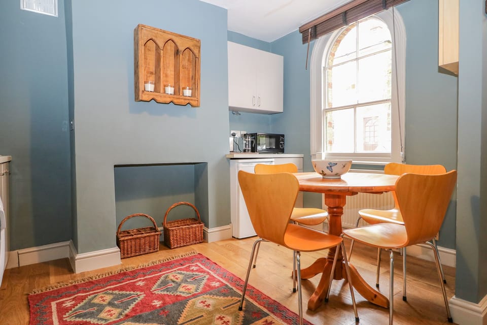 Cottage | Private kitchen | Fridge, microwave, dishwasher, toaster