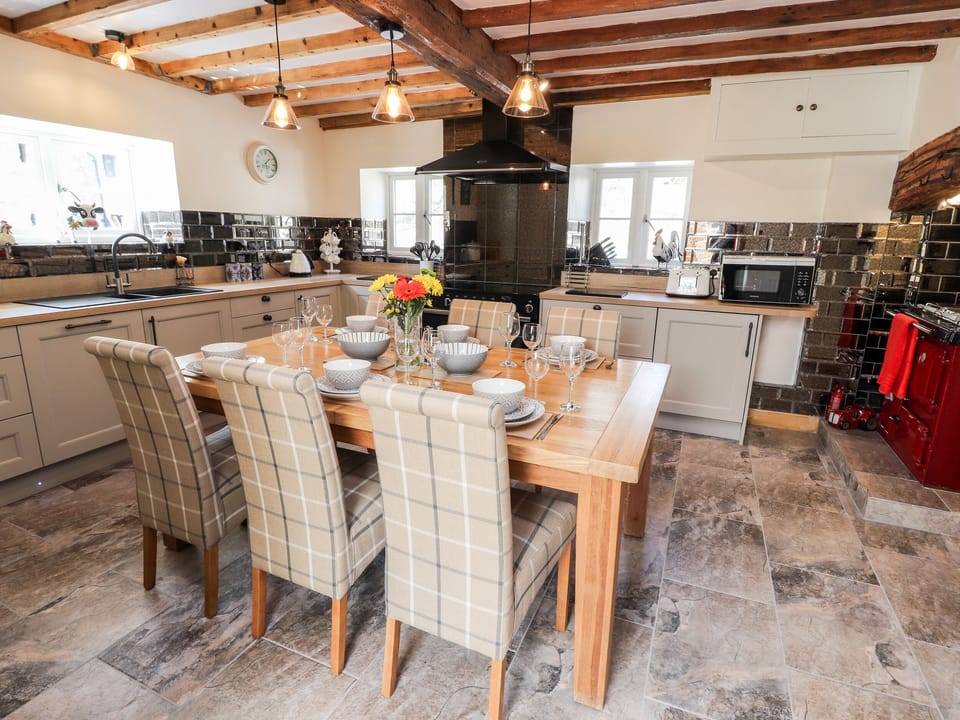 Cottage | Private kitchen | Fridge, microwave, dishwasher, electric kettle