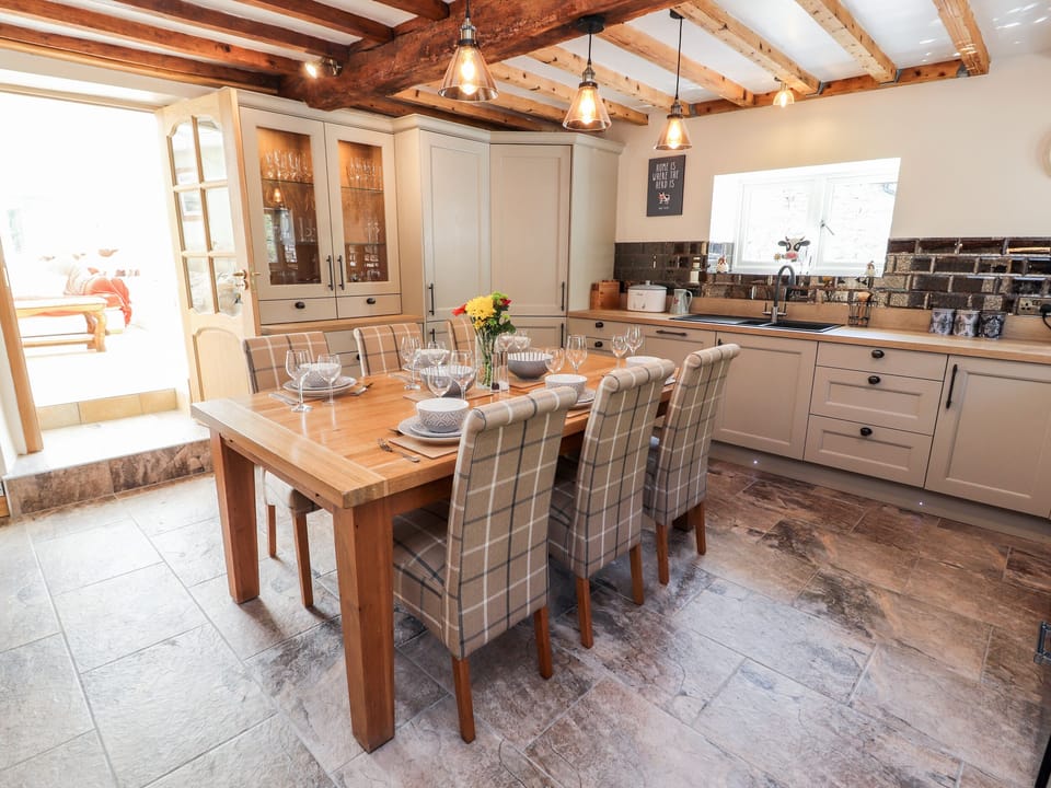 Cottage | Private kitchen | Fridge, microwave, dishwasher, electric kettle