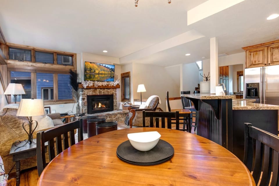 Townhome, 3 Bedrooms (Hot Tub, Sleeps 8 (POA-504B)) | Dining