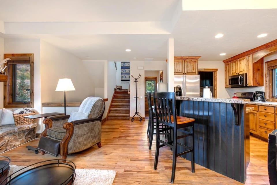 Townhome, 3 Bedrooms (Hot Tub, Sleeps 8 (POA-504B)) | Private kitchen | Fridge, microwave, oven, coffee/tea maker