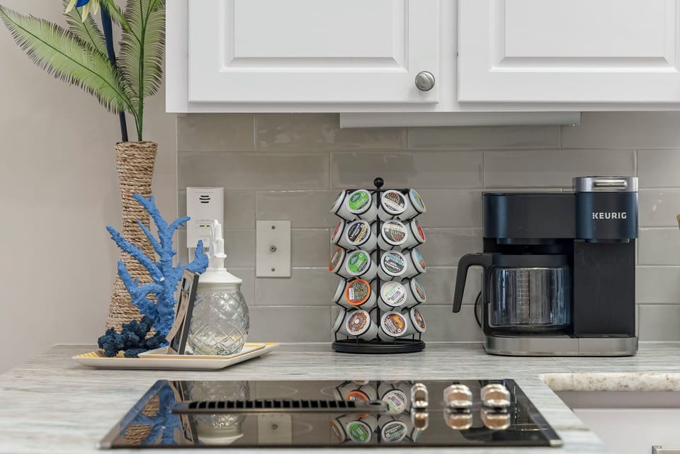 Keurig coffee maker with k-pods available to use for your morning coffee 