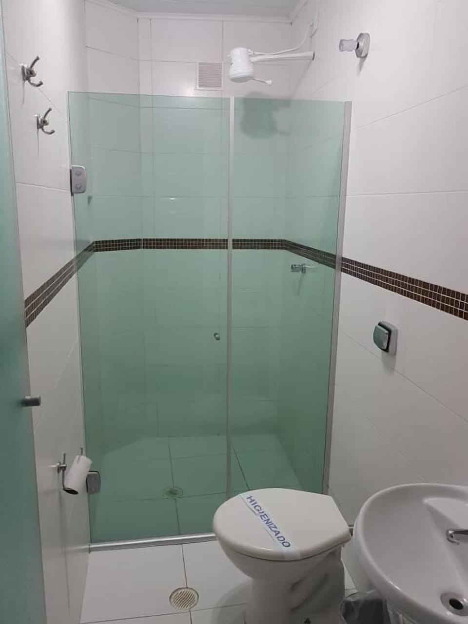 Twin Room | Bathroom | Shower, rainfall showerhead, towels, soap
