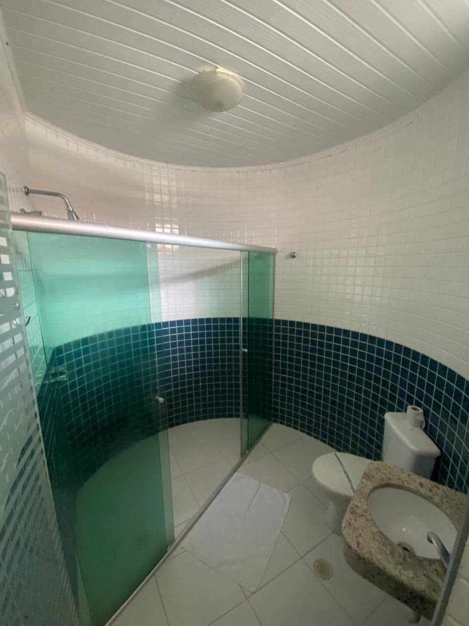Double Room | Bathroom | Shower, rainfall showerhead, towels, soap