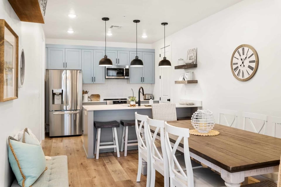 Condo, 3 Bedrooms | Private kitchen | Fridge, oven, coffee/tea maker, toaster
