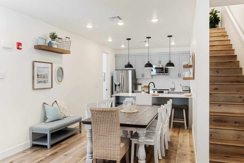 Condo, 3 Bedrooms | Private kitchen | Fridge, oven, coffee/tea maker, toaster