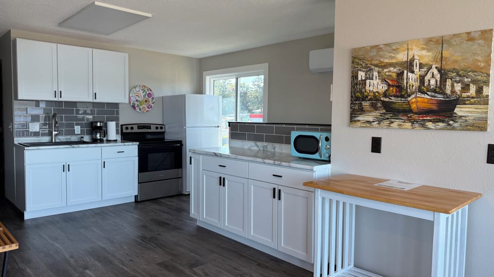 Condo, 3 Bedrooms, Pool Access, Lake View | Private kitchen | Coffee/tea maker