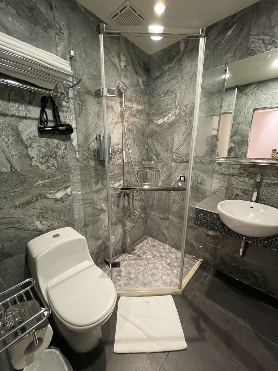 Standard Room | Bathroom | Shower, hair dryer, towels