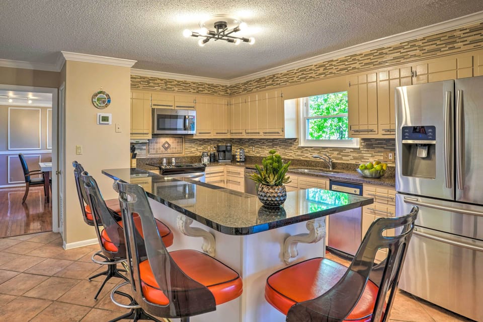 Fully Equipped Kitchen | Main Level