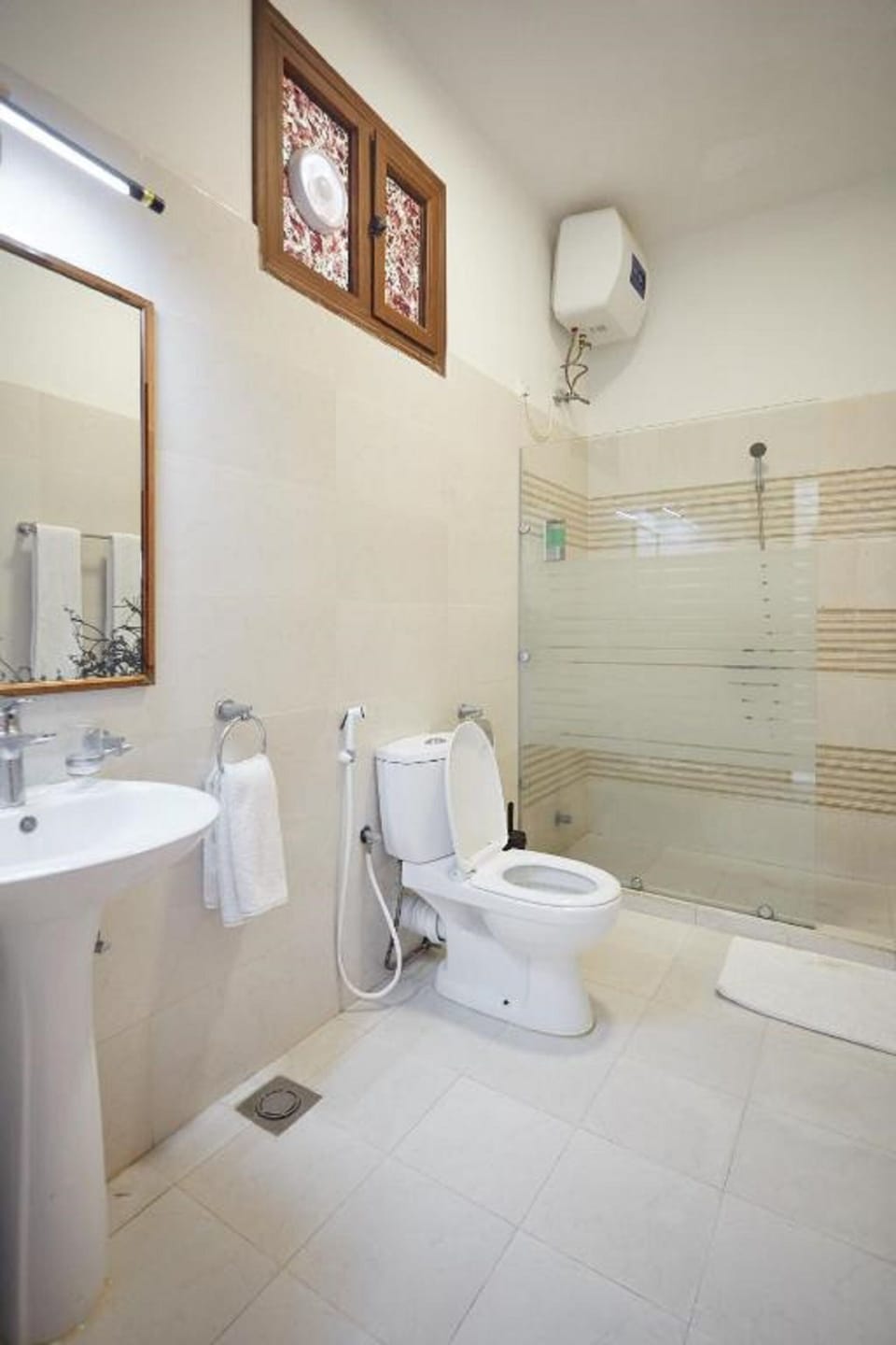 Separate tub and shower, free toiletries, hair dryer, towels